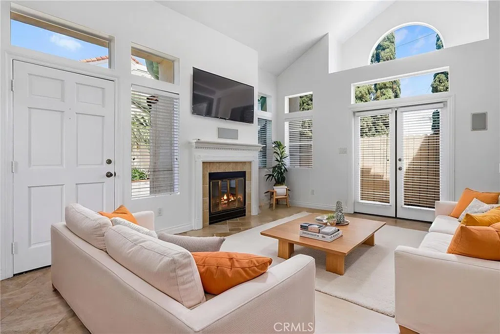 3 bed, 1369 sqft, $4,500 — Photo 4
