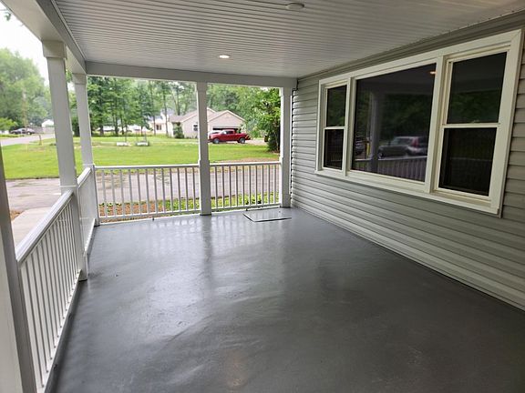 3rd image of 3484 Locust Dr