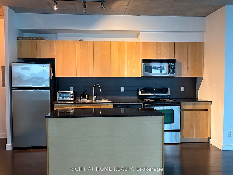 38 Niagara St #304 — Photo 8
