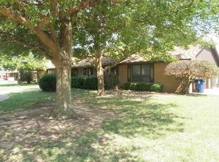 305 E Colorado St, Hennessey, OK 73742