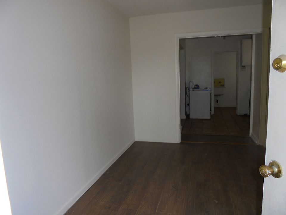 1st image of 1224 W 11th St #B
