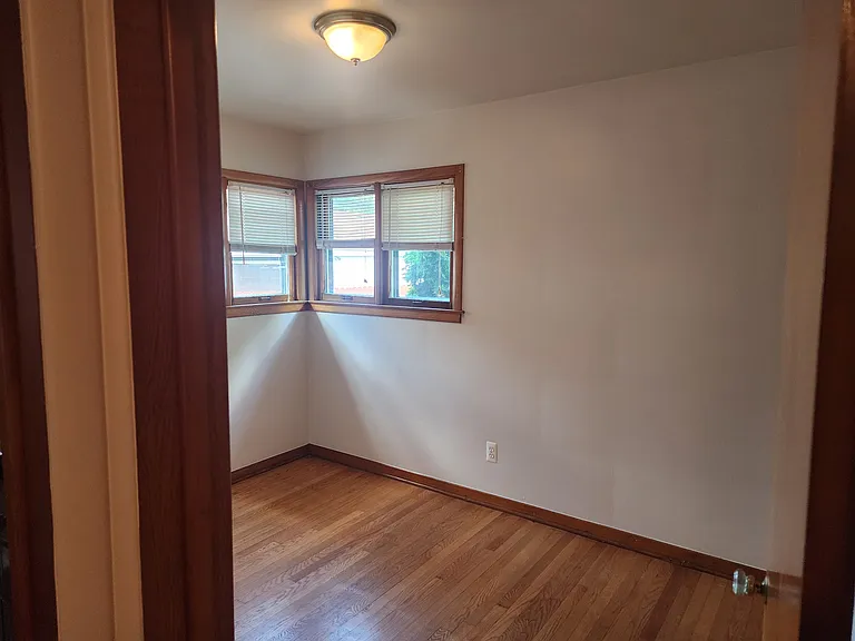 28120 Joan St — Photo 5