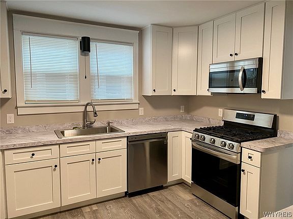 2nd image of 162 Victoria Blvd