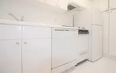 Rented by Manhattan Realty Group