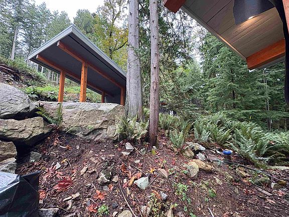 3rd image of 883 W Bay Rd