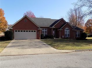 13558 Saint Andrews Dr, Siloam Springs, AR 72761