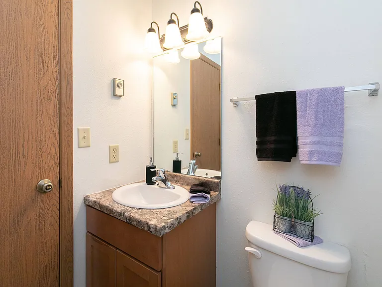 Fargo, ND White Ridge Apartments | Bathroom