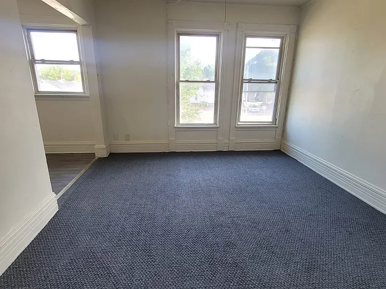 2334 W National Ave — Photo 2