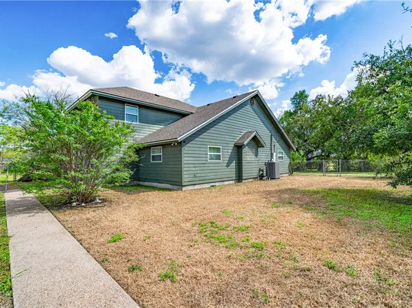 1220 W Johnston Ave, Kingsville, TX 78363