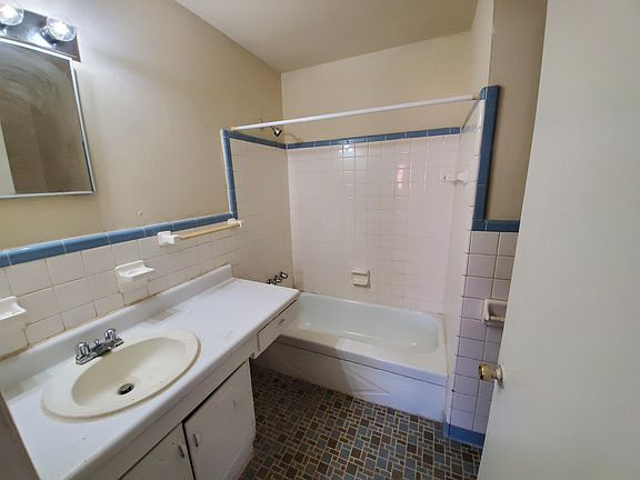 5th image of 513 Pine St APT A