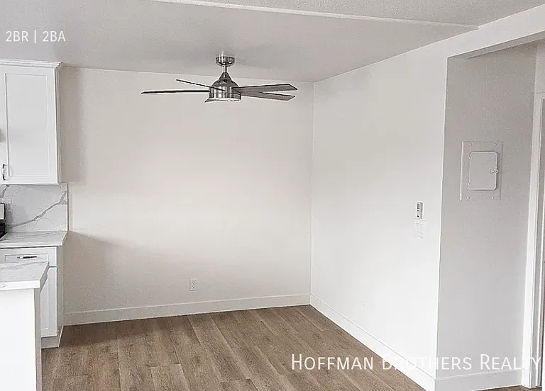 3910 E 11th St #12 — Photo 4