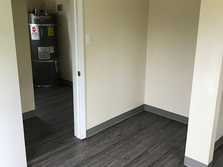 1087 E St — Photo 9