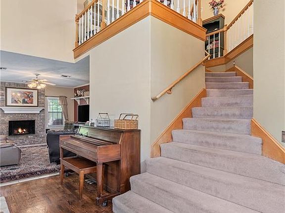 3rd image of 9210 Timber Knoll Dr