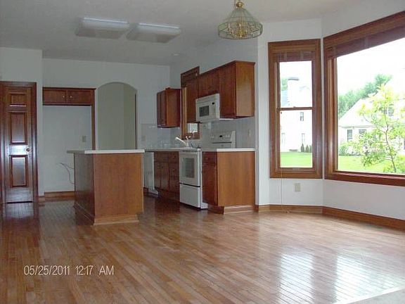 4th image of 1169 N Creekway Ct