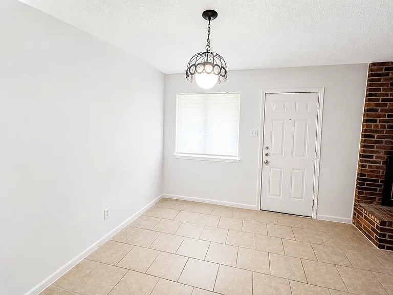 2211 Wheeler Ave — Photo 5