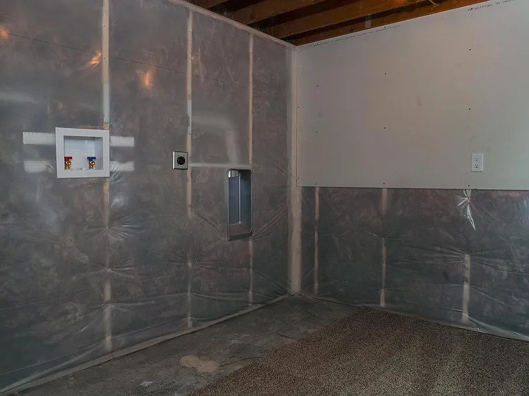 1528 Clark Ave — Photo 13