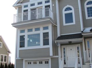 9 Arbor Gln, New Rochelle, NY 10801