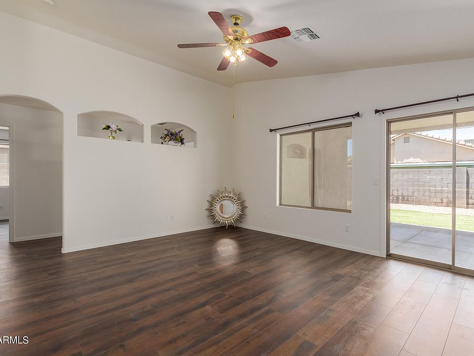 1st image of 990 E VERNOA Street