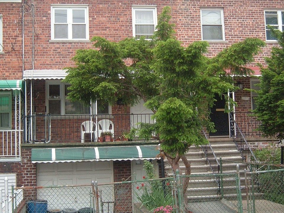 1st image of 919 E 217th St