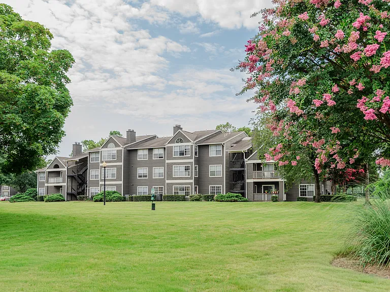 Riverset Apartments — Photo 36