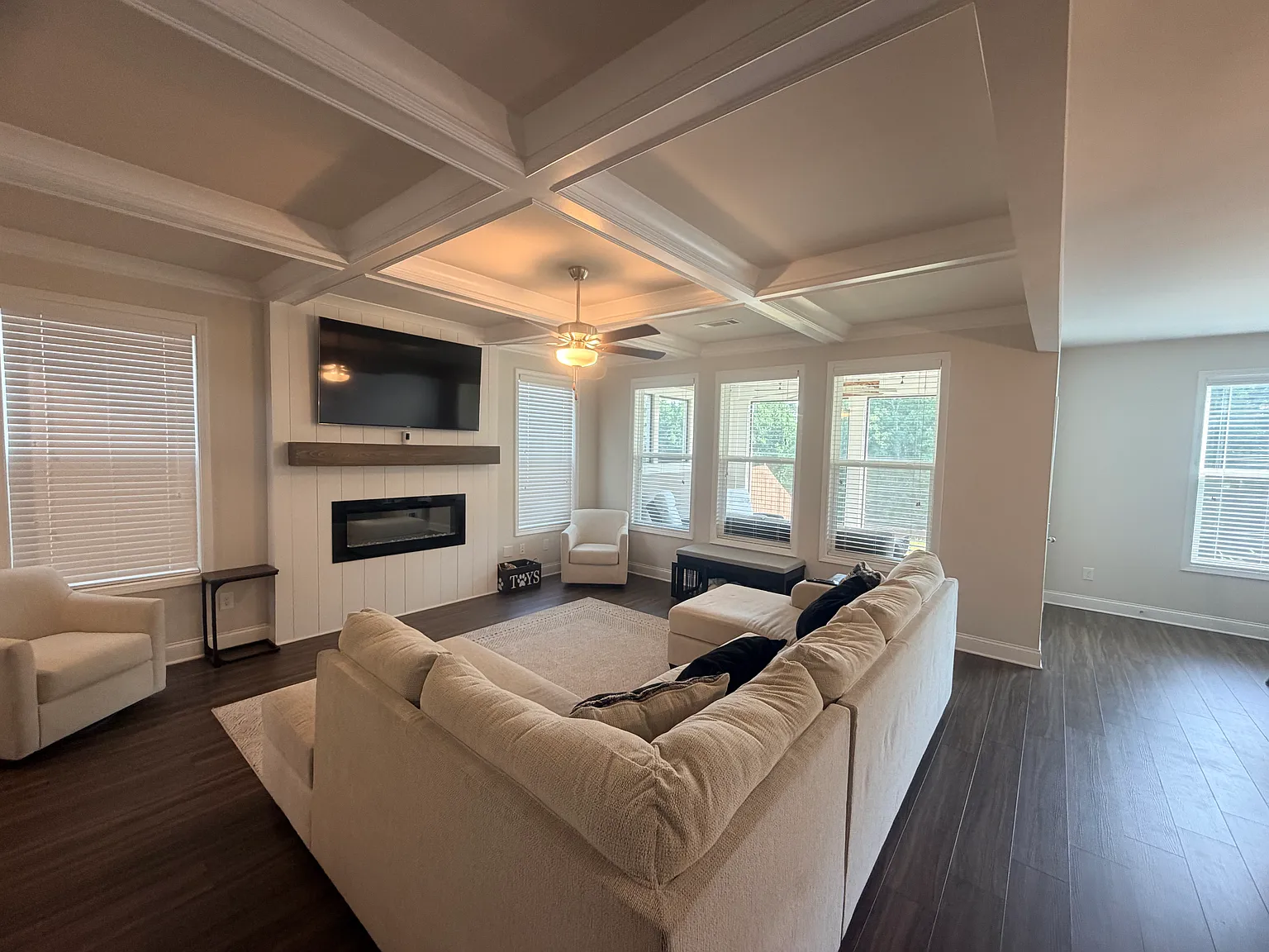 4 bed, 2717 sqft, $2,400 — Photo 4