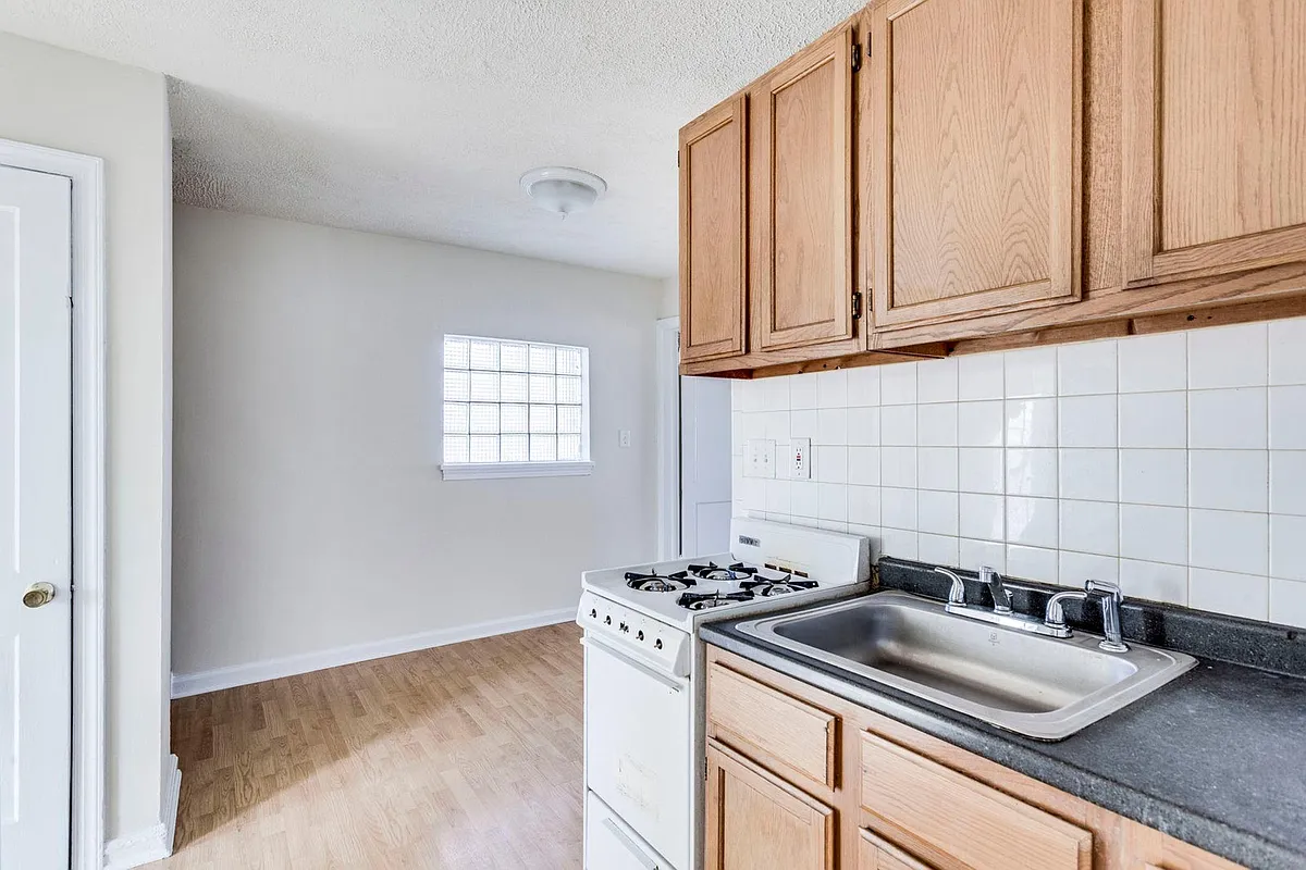 Kitchen - 47th Pl NE