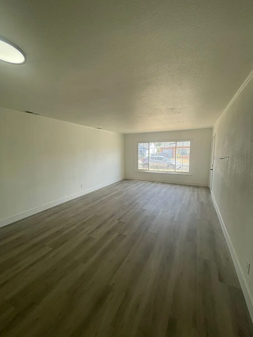 5250 Standish Rd - Sacramento 95820 — Photo 4