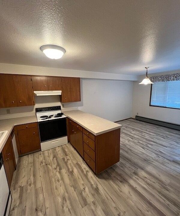 1st image of 106 La Villa Dr