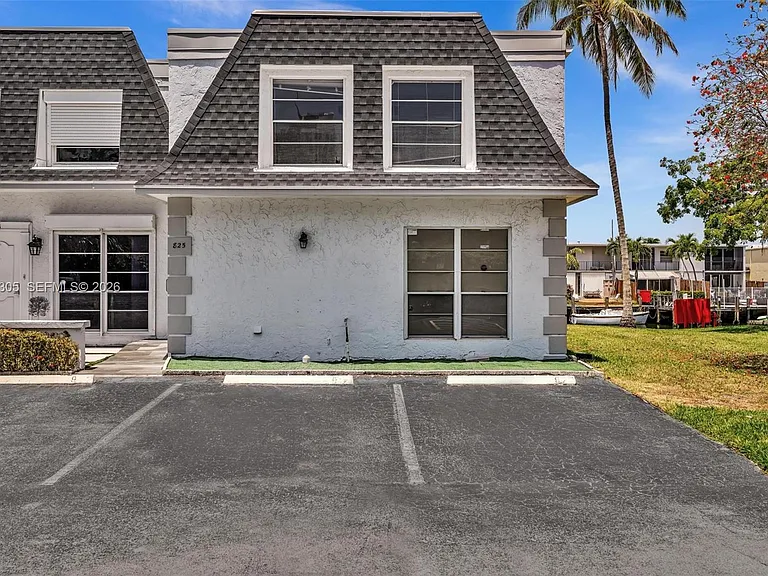 825 NE 26th Ave — Photo 9