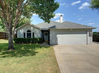 101 Timber Cross Ct, Azle, TX 76020