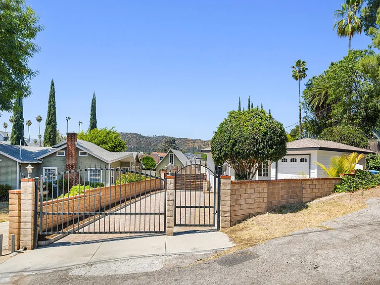 2035 Las Colinas Ave — Photo 9