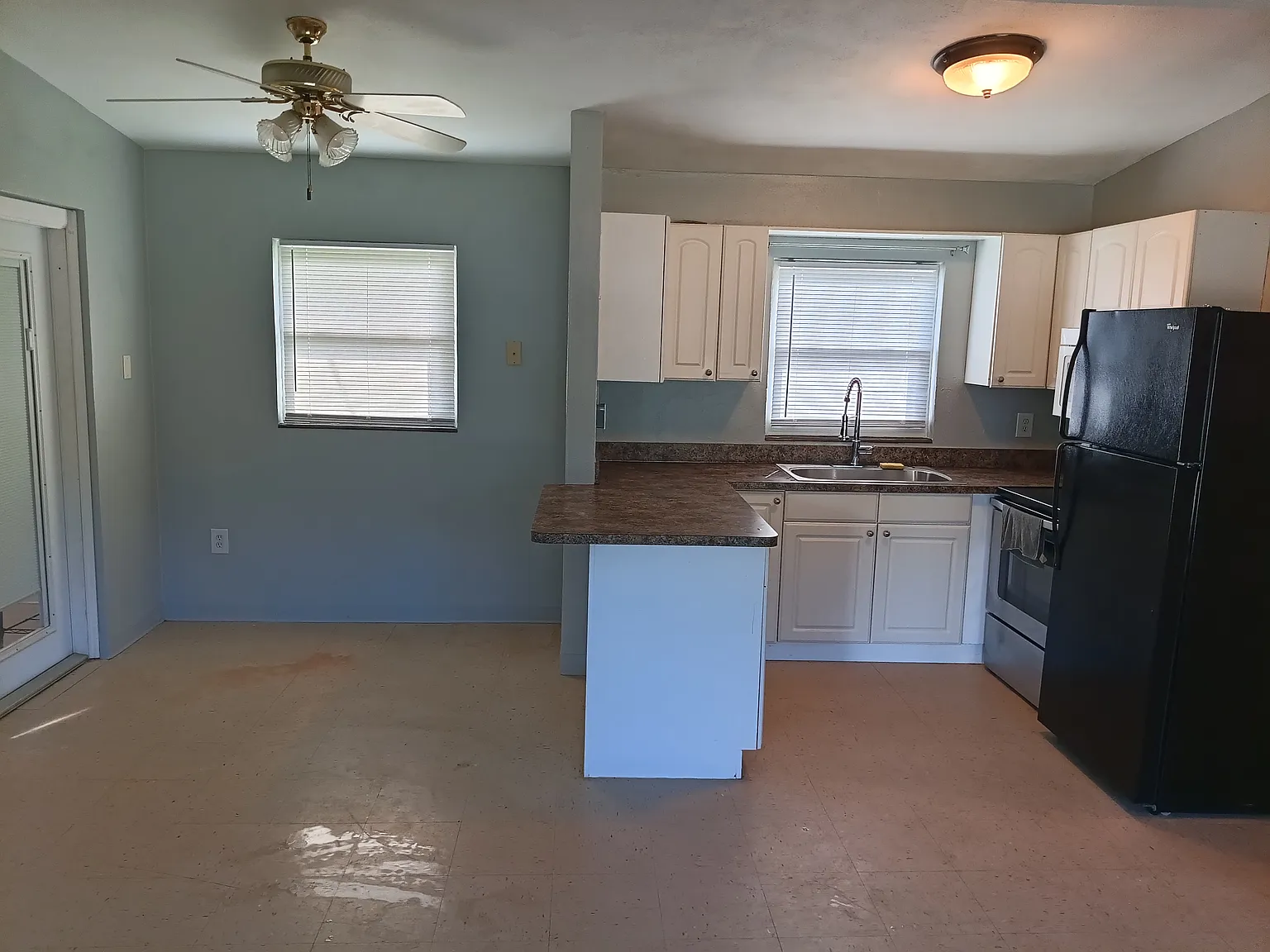 3 bed, 1130 sqft, $1,600 — Photo 1