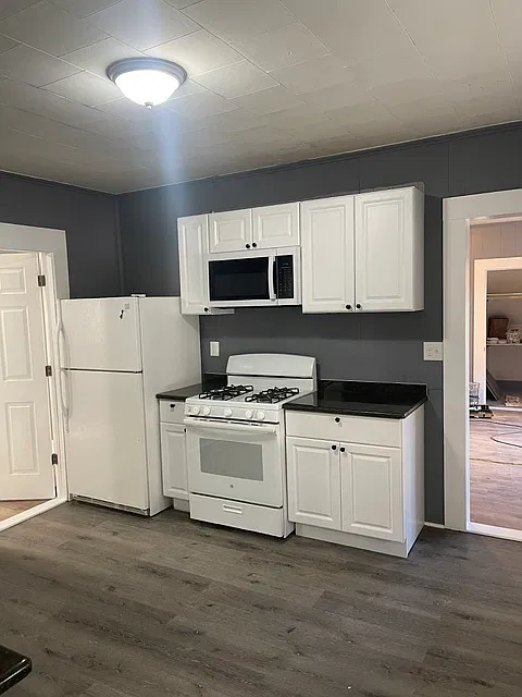 3 bed, 975 sqft, $3,100 — Photo 3