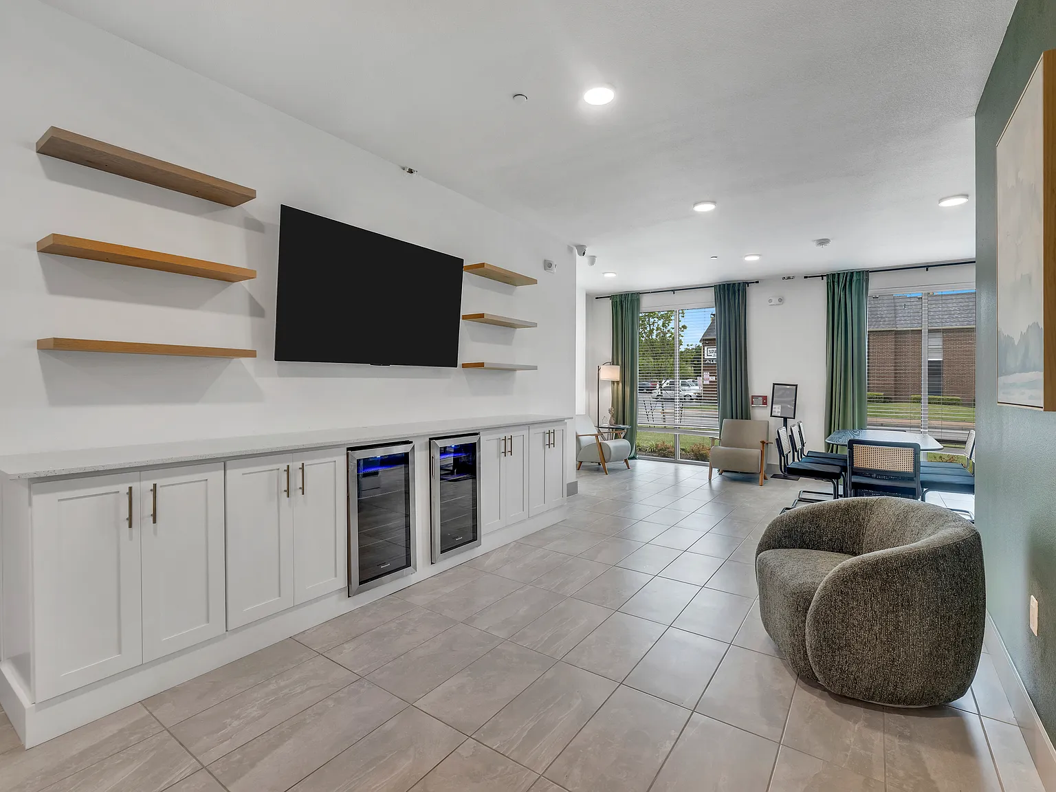 Bluffview Apartments — Photo 3