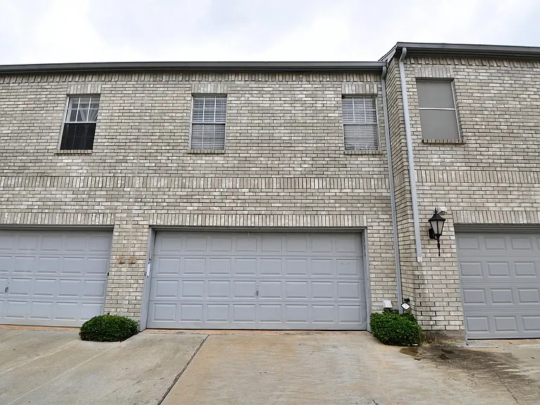 382 Wilcrest Dr — Photo 37