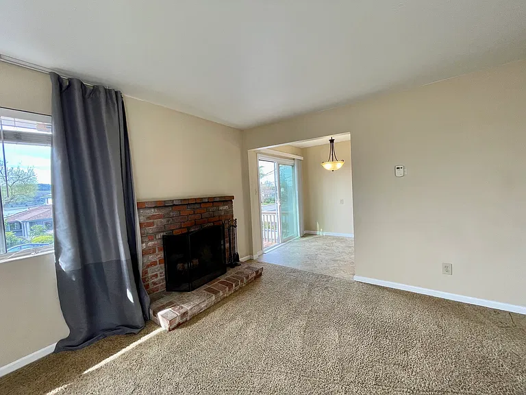 1083 W L St — Photo 10