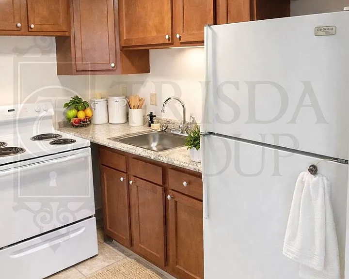Avail Sept 30th: 2BR Apt in North Hills School District AC, Parking, Pets OK! — Photo 20