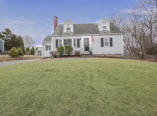 12 Sycamore Ln, Walpole, MA 02081
