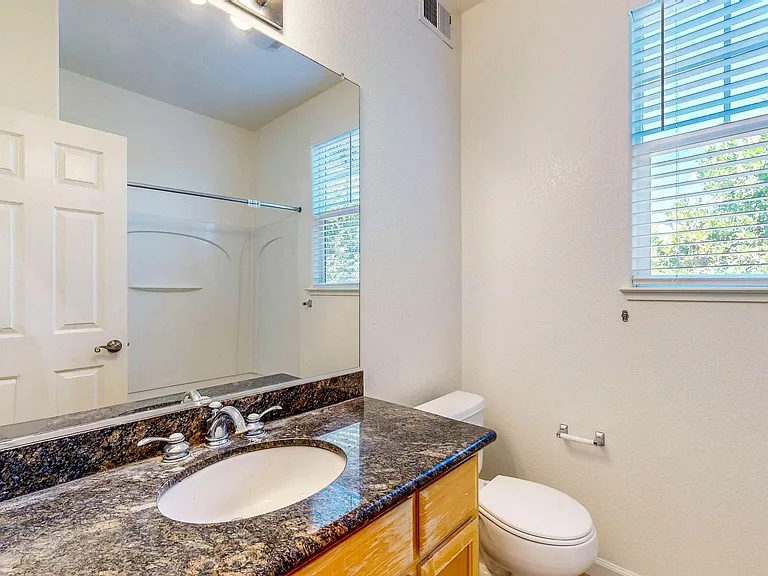 642 Acacia Ln — Photo 35