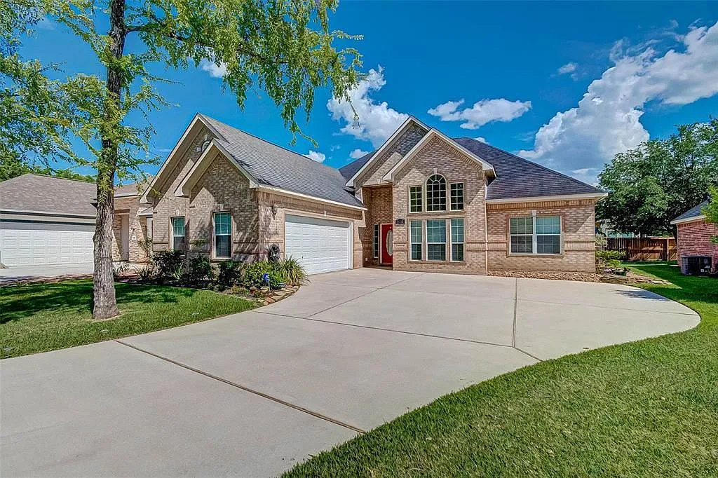 3 bed, 2.0 bath, 1764 sqft, $2,350 — Photo 1
