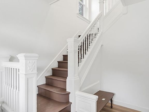 4th image of 568 Hale Ave #3