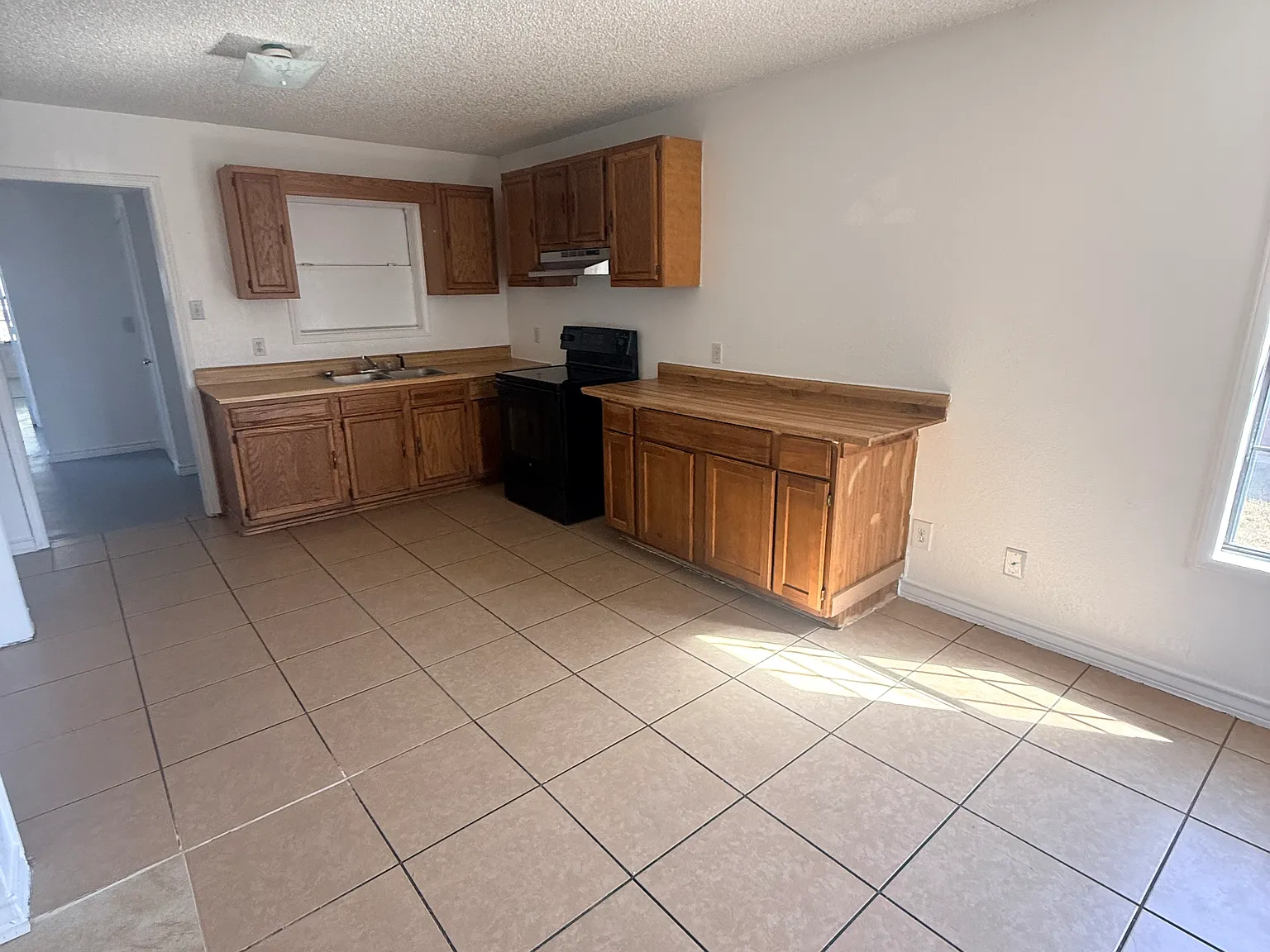 4 bed, 1200 sqft, $1,200 — Photo 4