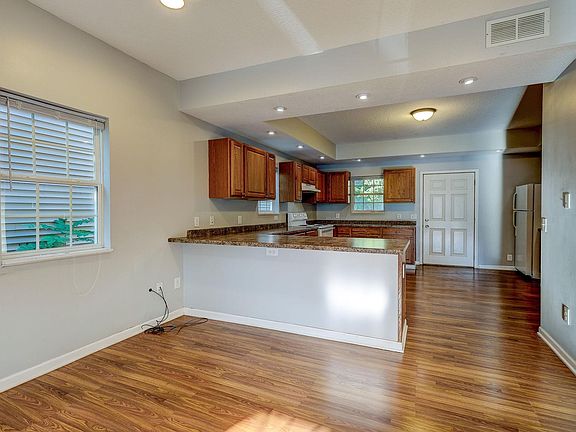 4th image of 3208 Pillsbury Ave