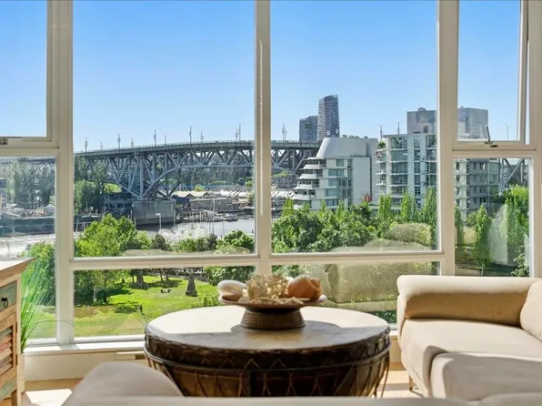 455 Beach Cres #803, Vancouver, BC V6Z 3E5