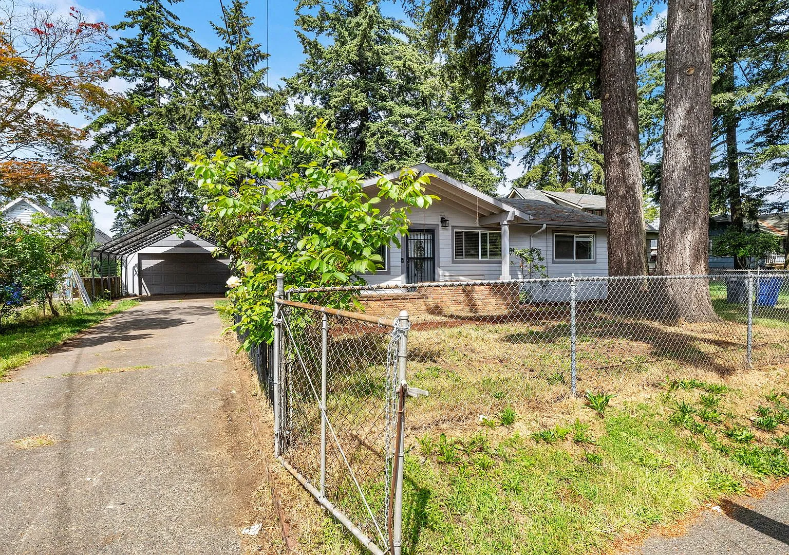 Charming SE Portland Bungalow Huge Lot! — Photo 3