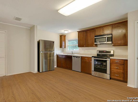 5th image of 1102 Boling Brook St