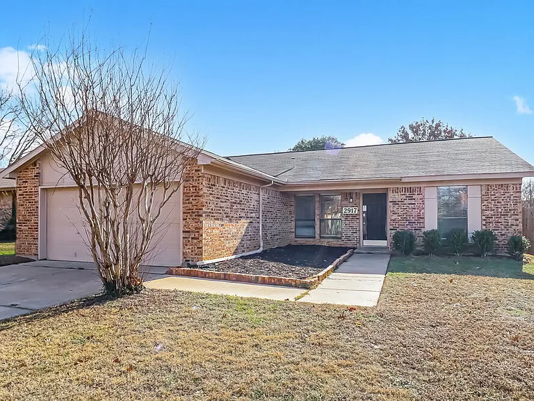2917 Highlawn Ter — Photo 1