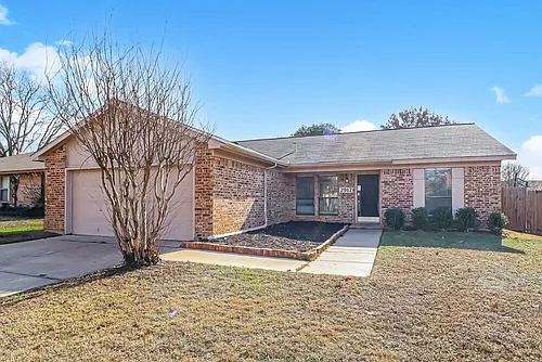 2917 Highlawn Ter Photo 1