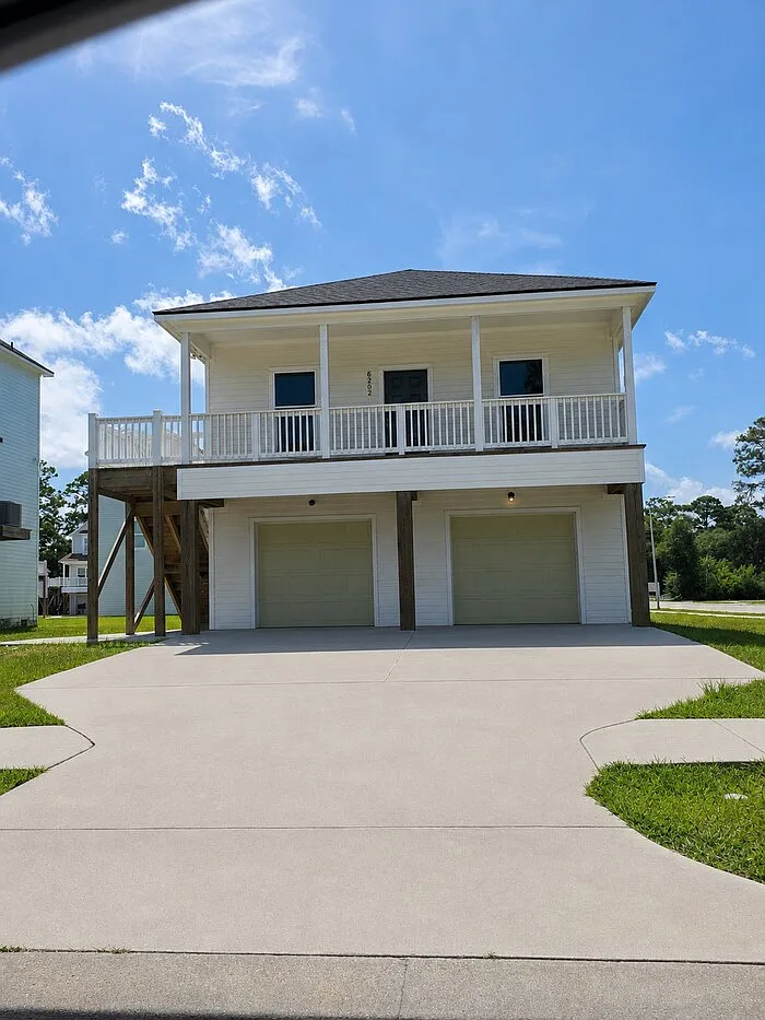 3 bed, 2.0 bath, $1,472 — Photo 1