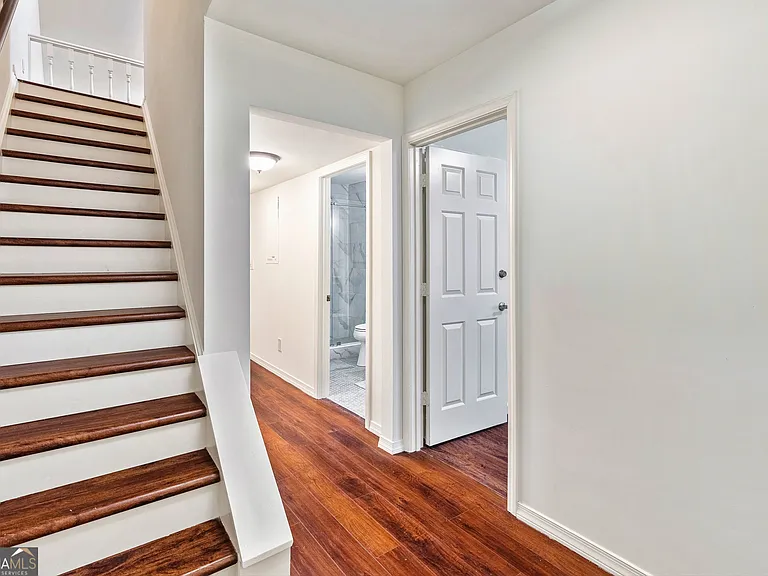 216 Flat Creek Ct — Photo 4
